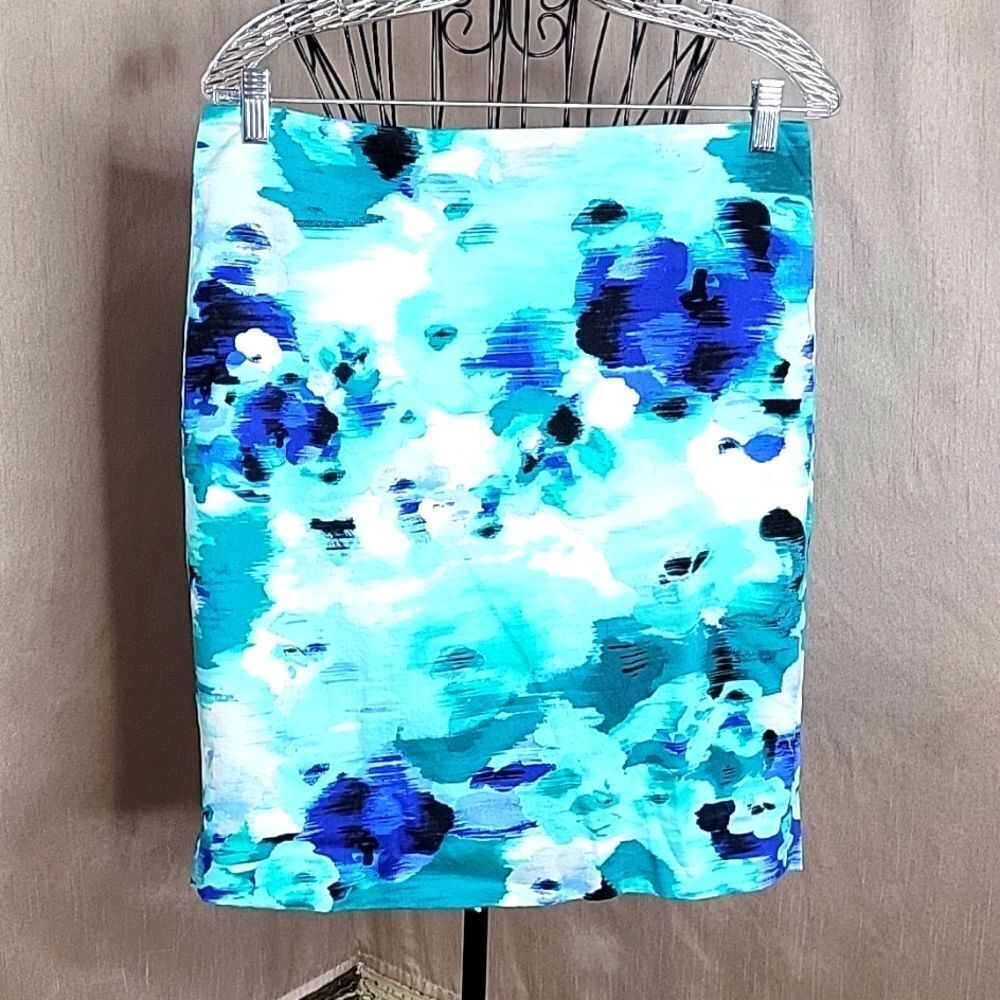 WHITE HOUSE BLACK‎ MARKET Floral Skirt Size 8
